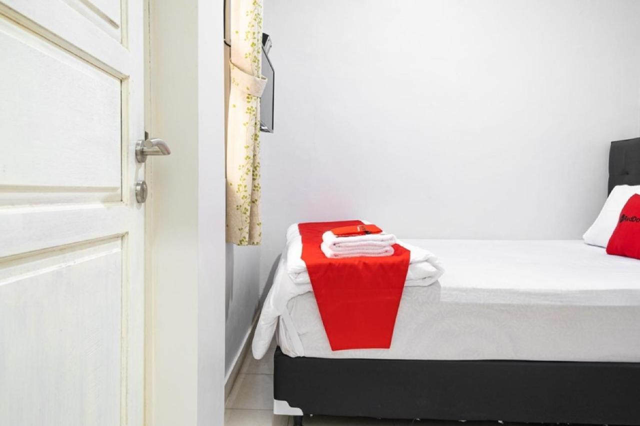 Reddoorz Syariah Near Grand Kota Bintang Hotell Bekasi Exteriör bild